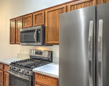 2305 W Horizon Ridge Parkway - Photo Thumbnail 13