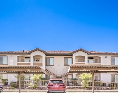 2305 W Horizon Ridge Parkway - Photo Thumbnail 1