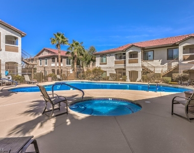 2305 W Horizon Ridge Parkway - Photo Thumbnail 38
