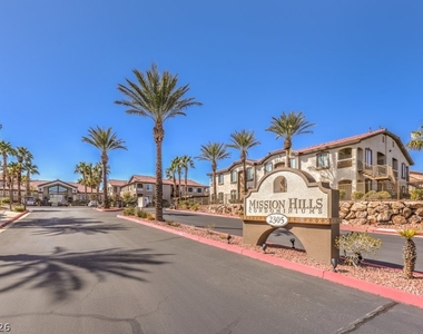2305 W Horizon Ridge Parkway - Photo Thumbnail 32