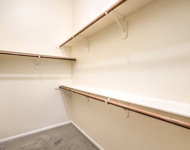 2305 W Horizon Ridge Parkway - Photo Thumbnail 19