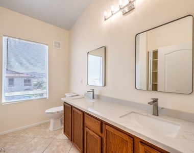 2305 W Horizon Ridge Parkway - Photo Thumbnail 23