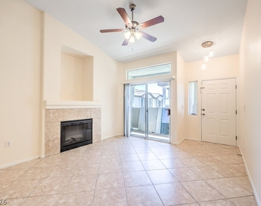2305 W Horizon Ridge Parkway - Photo Thumbnail 7
