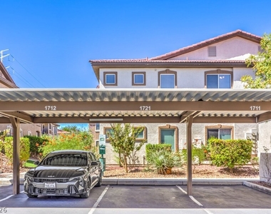 2305 W Horizon Ridge Parkway - Photo Thumbnail 2