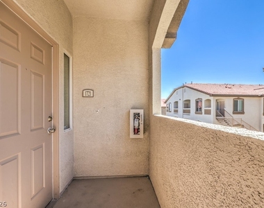 2305 W Horizon Ridge Parkway - Photo Thumbnail 5