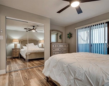 5175 Caliente Street - Photo Thumbnail 11