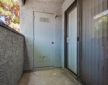 5175 Caliente Street - Photo Thumbnail 7
