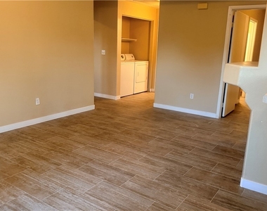 9050 W Warm Springs Road - Photo Thumbnail 18