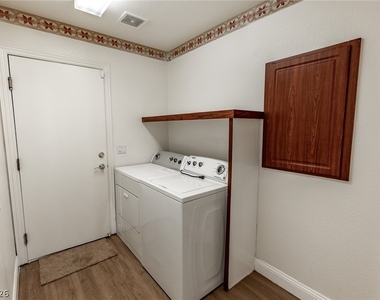 8232 Deer Springs Way - Photo Thumbnail 14