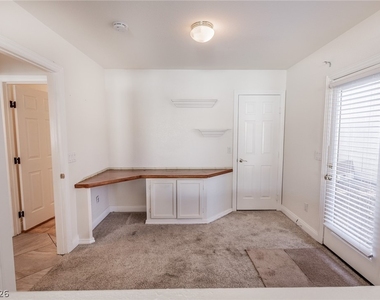 8232 Deer Springs Way - Photo Thumbnail 11