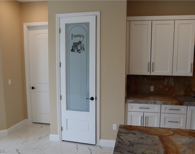 197 E Shelbourne Avenue - Photo Thumbnail 26