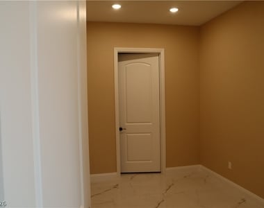 197 E Shelbourne Avenue - Photo Thumbnail 44