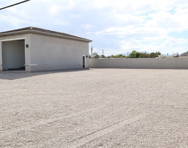 197 E Shelbourne Avenue - Photo Thumbnail 15