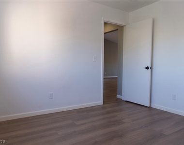 7568 Durham Hall Avenue - Photo Thumbnail 15
