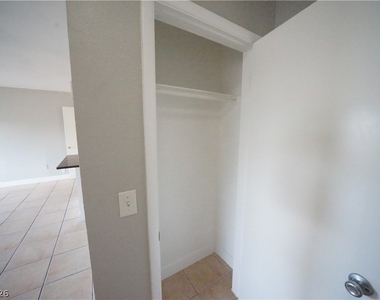 424 Engel Avenue - Photo Thumbnail 26