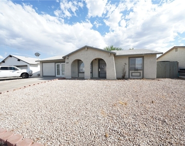 424 Engel Avenue - Photo Thumbnail 2