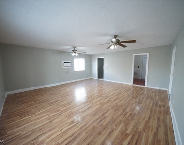 424 Engel Avenue - Photo Thumbnail 7