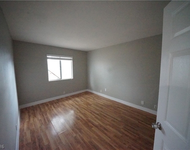 424 Engel Avenue - Photo Thumbnail 22