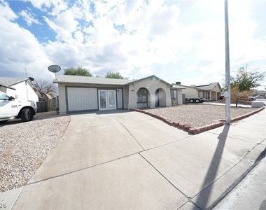424 Engel Avenue - Photo Thumbnail 1