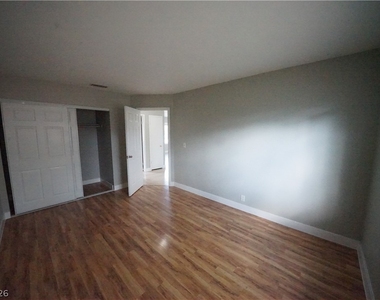 424 Engel Avenue - Photo Thumbnail 23