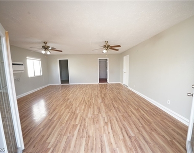 424 Engel Avenue - Photo Thumbnail 6