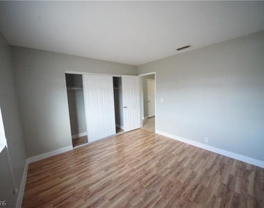424 Engel Avenue - Photo Thumbnail 20