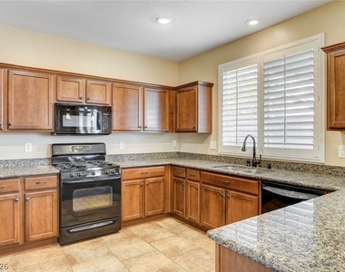 9346 Horse Canyon Drive - Photo Thumbnail 17