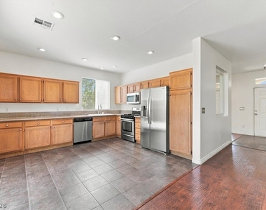 10500 Jeremy Pointe Avenue - Photo Thumbnail 6