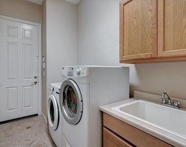 2428 Granada Bluff Court - Photo Thumbnail 15
