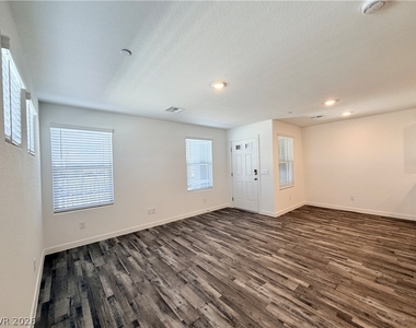 930 Black Heron Street - Photo Thumbnail 7