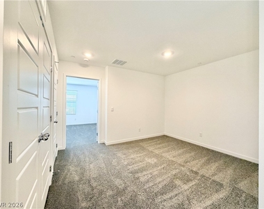 930 Black Heron Street - Photo Thumbnail 16