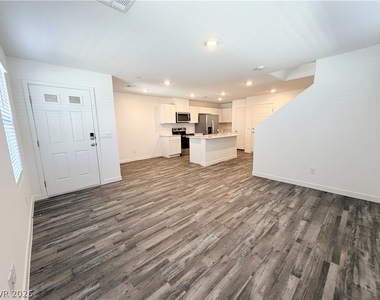 930 Black Heron Street - Photo Thumbnail 10