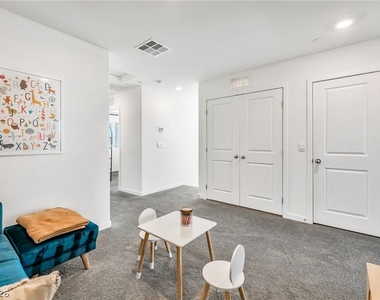 915 Pink Sugarbird Street - Photo Thumbnail 25
