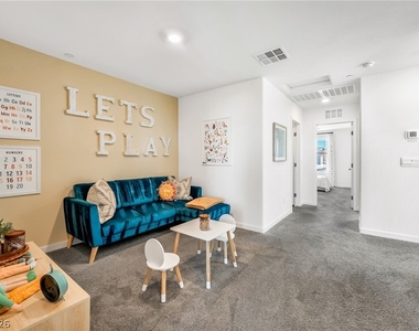 915 Pink Sugarbird Street - Photo Thumbnail 24