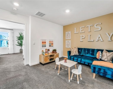 915 Pink Sugarbird Street - Photo Thumbnail 23