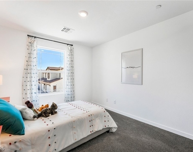 915 Pink Sugarbird Street - Photo Thumbnail 37