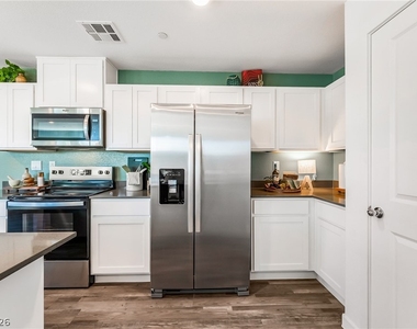 915 Pink Sugarbird Street - Photo Thumbnail 12