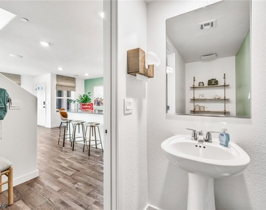 915 Pink Sugarbird Street - Photo Thumbnail 20