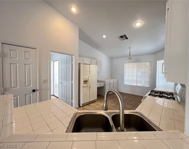 4226 Inglewood Point Street - Photo Thumbnail 10