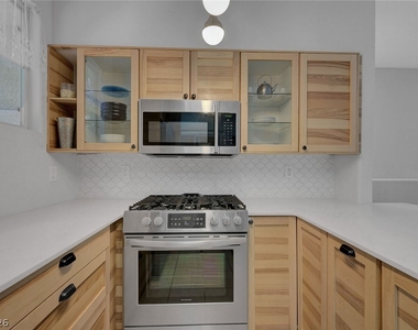 9050 W Warm Springs Road - Photo Thumbnail 11