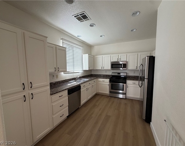 8130 Amy Springs Street - Photo Thumbnail 12