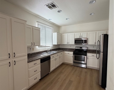 8130 Amy Springs Street - Photo Thumbnail 13