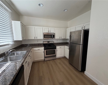 8130 Amy Springs Street - Photo Thumbnail 15