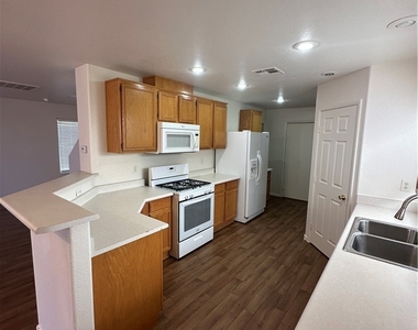 156 Fratelli Avenue - Photo Thumbnail 7
