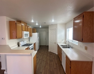 156 Fratelli Avenue - Photo Thumbnail 6
