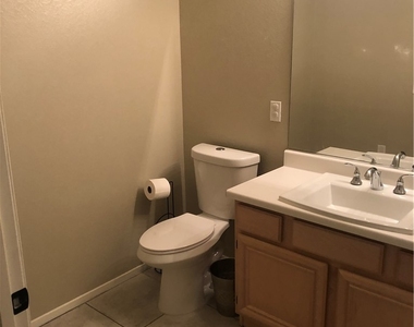 10245 S Maryland Parkway - Photo Thumbnail 14