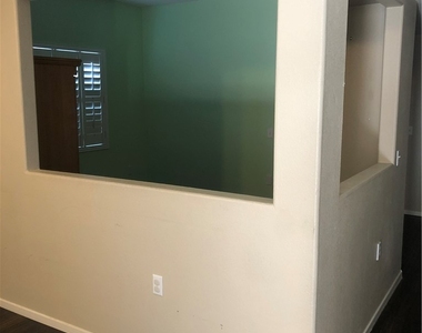 10245 S Maryland Parkway - Photo Thumbnail 11