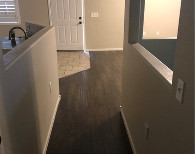 10245 S Maryland Parkway - Photo Thumbnail 10