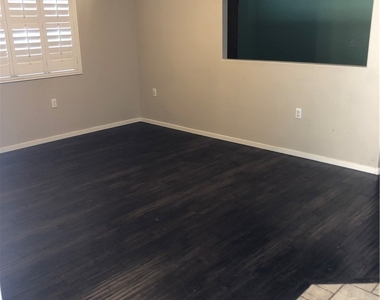 10245 S Maryland Parkway - Photo Thumbnail 6