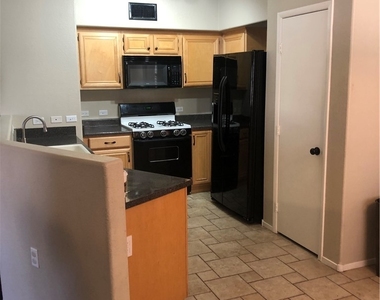 10245 S Maryland Parkway - Photo Thumbnail 4